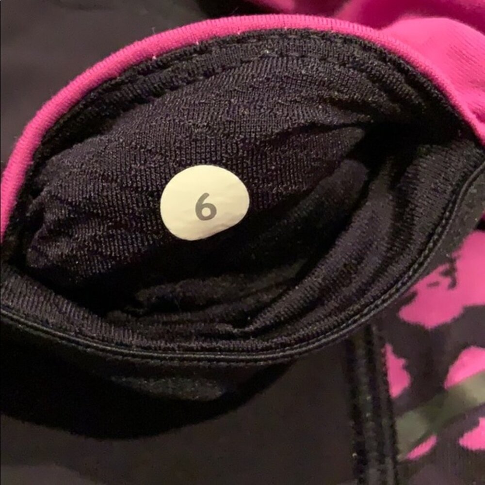 Lululemon short bike shorts - Picture 6 of 9